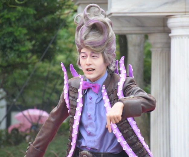 色気すご過ぎ 恋に落ちました Snsで話題沸騰 ディズニーシーで会える ヴィランズの手下 たちがカッコイイ バズフィード Line News