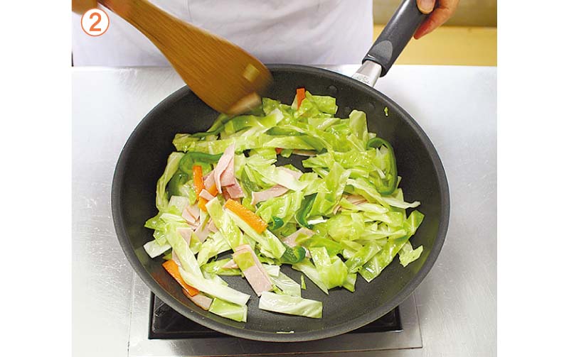 野菜いため 火の通りを均一にしよう (朝日学生新聞社)