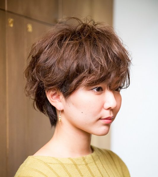 今こそチャレンジ 無造作パーマのおしゃれショート