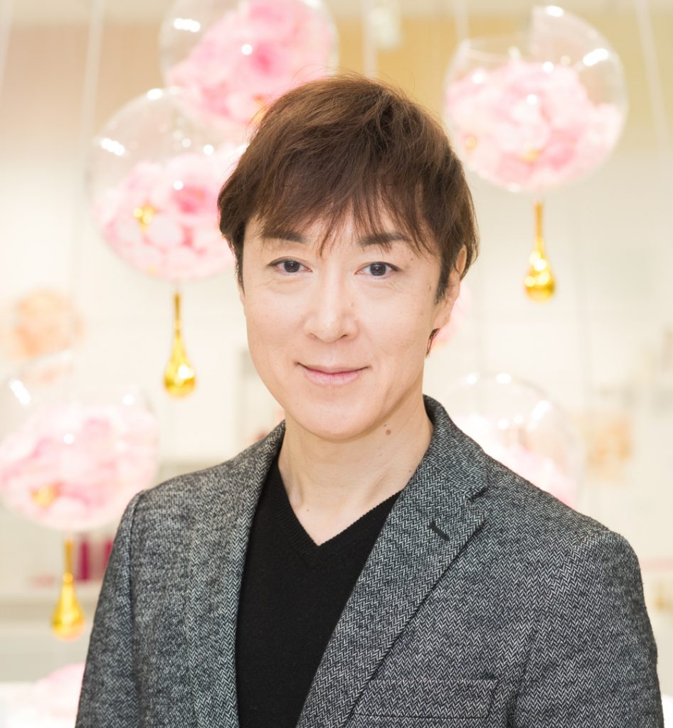 アラフィフが写真にキレイに写るコツは いつもより 目のファンデーション と しっかりライン Ourage