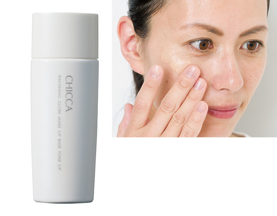 顔に点在する濃さの違うシミをメイクで隠す方法