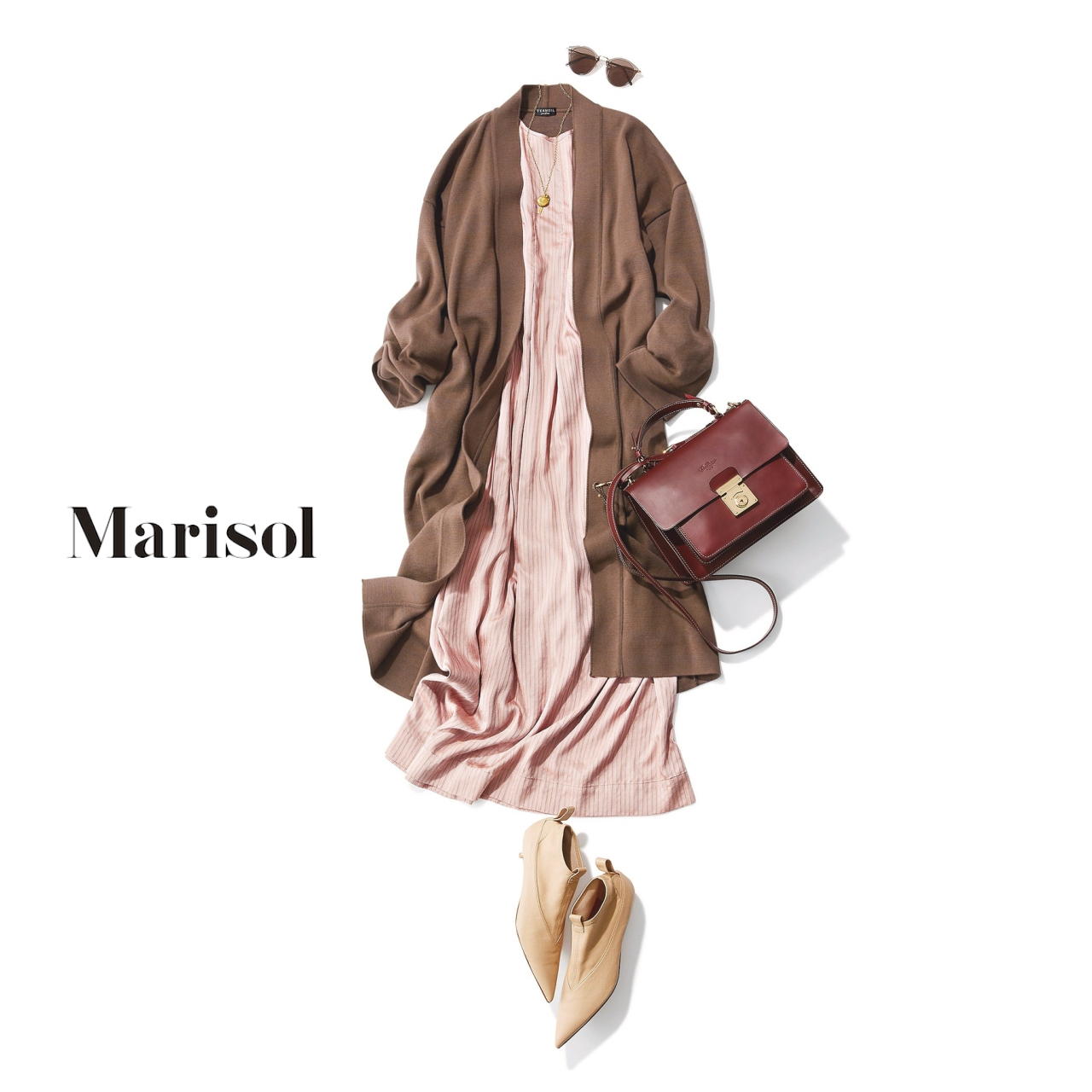 中秋の名月はお月見デート 夜のテラス席ではガウン風カーディガンを