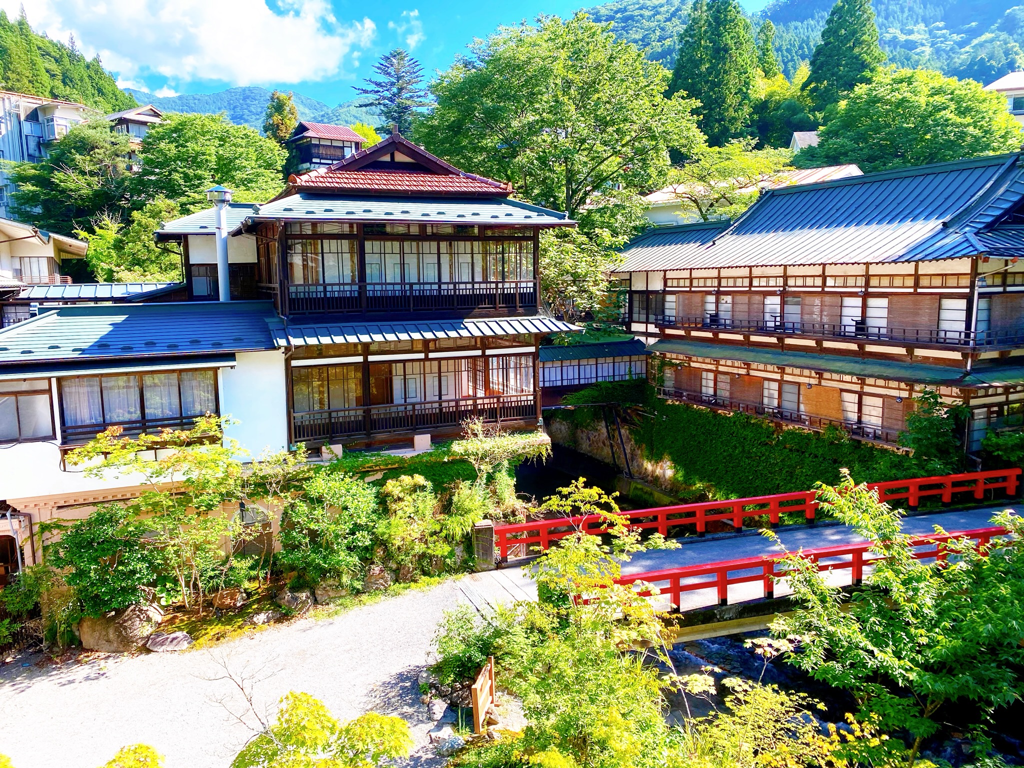 千と千尋の神隠し モデル地 歴史ある建築と自然に癒される温泉 積善館 Daily More Line News