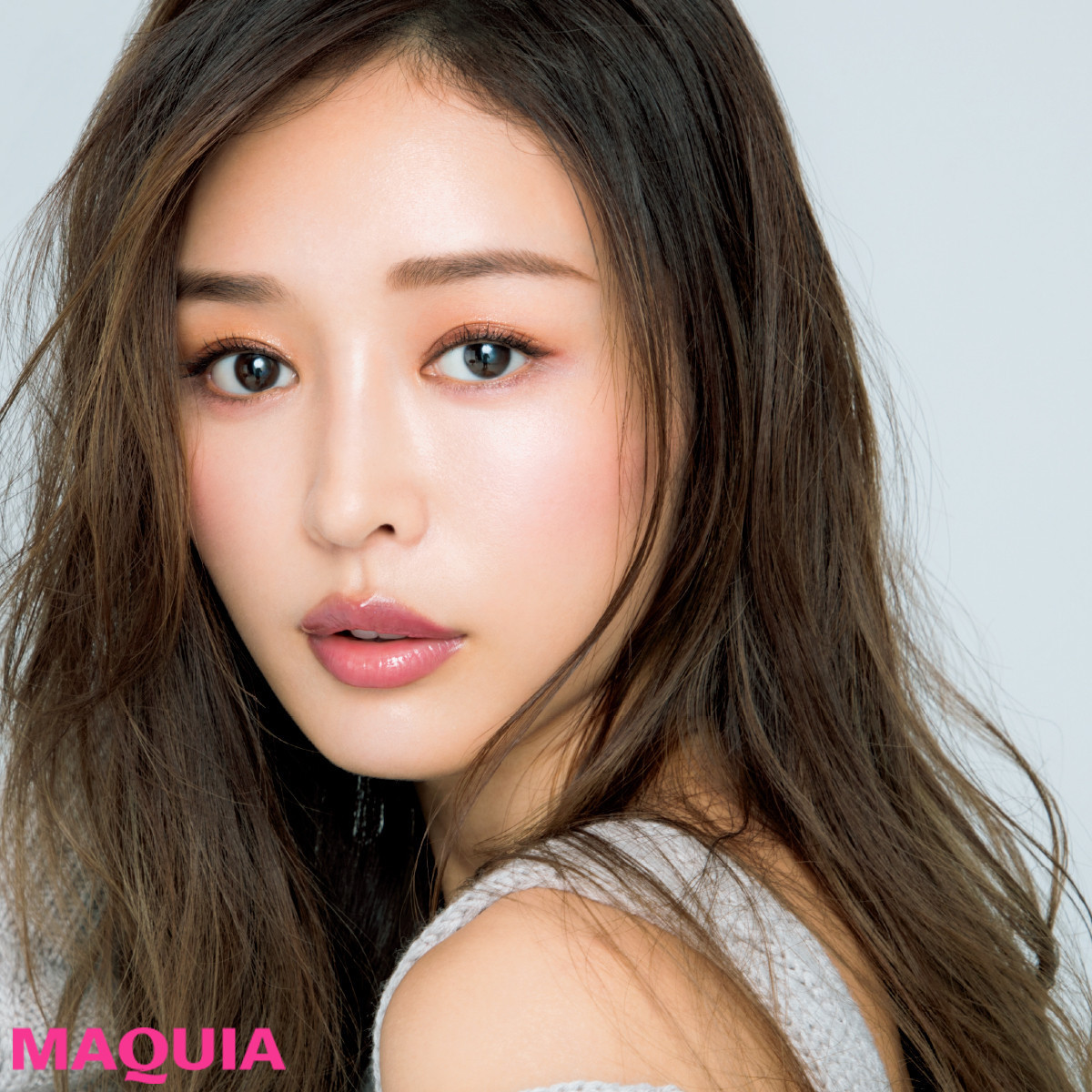 ブラウンアイシャドウの塗り方 大人っぽくて人気のブラウン おすすめのアイパレットとメイクテクまとめ Maquiaメイク Line News