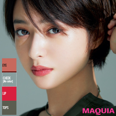 カーキトップスに似合うメイクって 目 唇に赤みを足して洒落度アップ Maquiaメイク Line News