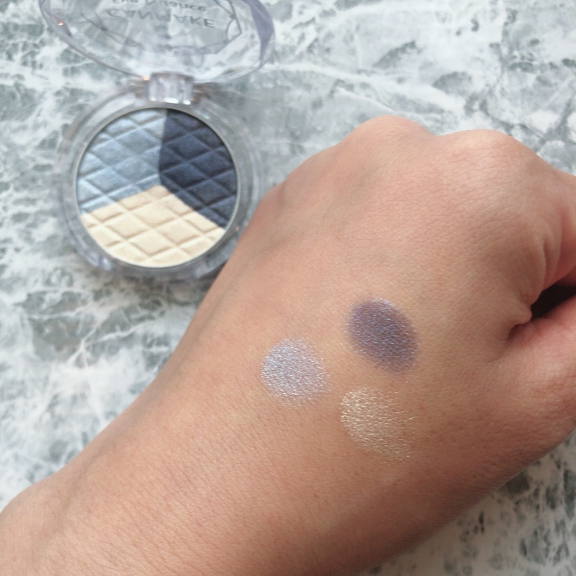 プチプラコスメ キャンメイクでつくる脱 殴られメイク 簡単ブルーアイシャドウの塗り方 Maquiaメイク