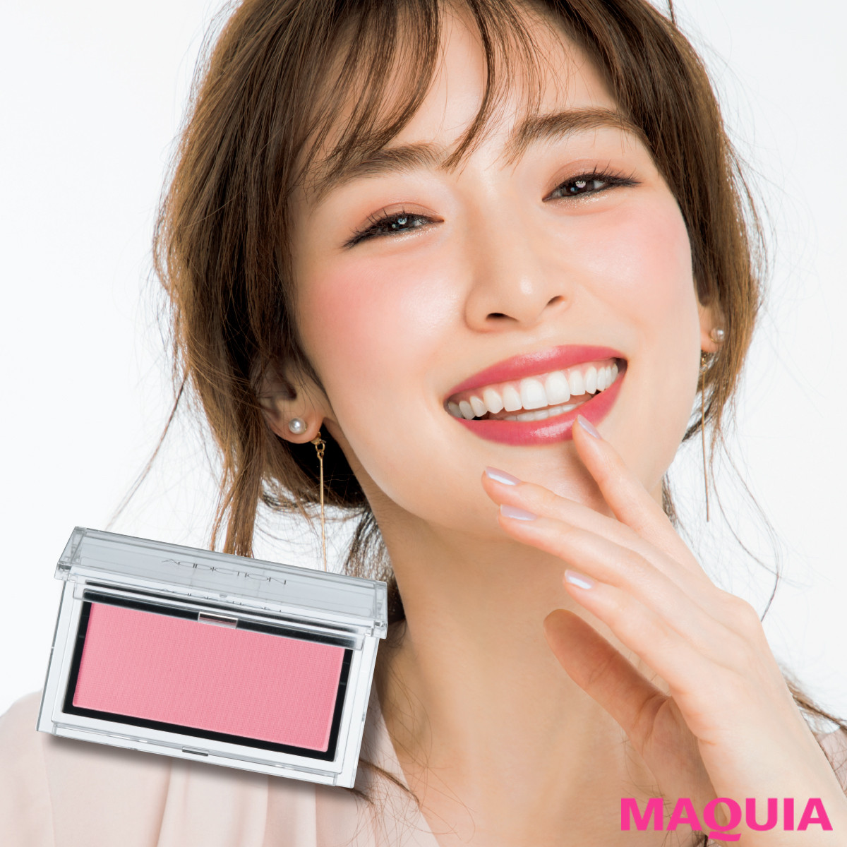 ブルベ肌のチークの選び方 使い方は 新作7点をつけ比べてコメント解説 Maquiaメイク Line News