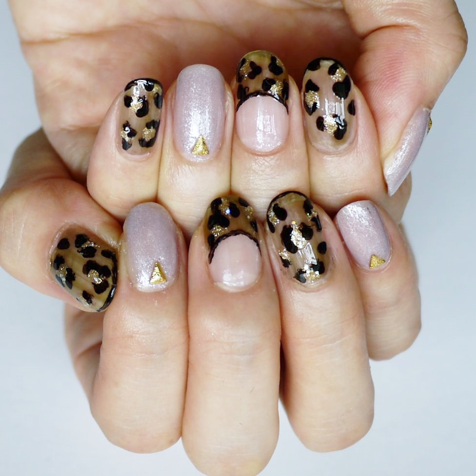 100均ポリッシュで秋を先取り 簡単レオパードネイル ギ のセルフネイル手本帖 Maquiaメイク Line News