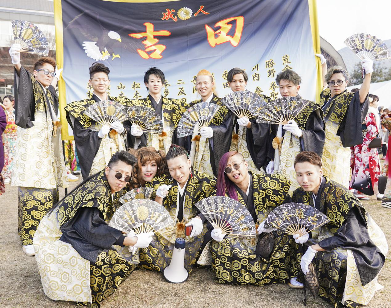 奇抜でド派手なビジュアルに注目 話題の 北九州市成人式 は今年も強烈だった ウォーカープラス Line News 奇抜でド派手なビジュアルに注目 話題の 北九州市成人式 は今年も強烈だった ウォーカープラス Line News