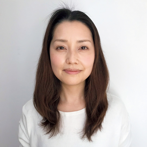 こめかみの 短い毛束 で ふんわり前髪にチェンジ いいことづくめの涼感ボブ 雰囲気出しボブ Web Eclat Line News こめかみの 短い毛束 で ふんわり前髪にチェンジ いいことづくめの涼感ボブ 雰囲気出しボブ Web Eclat Line News