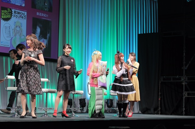 邪神ちゃん 鈴木愛奈らキャストのスプレ写真 A A 独占