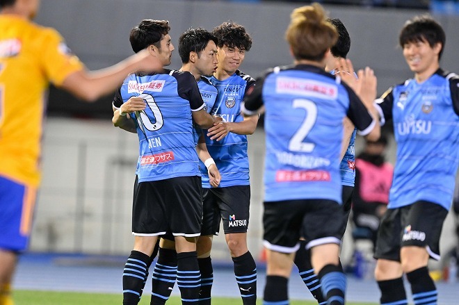 本当に大変だった 鎌田大地がドイツで感じた苦労と手応えとは 長谷部誠との関係 日独のサッカーに対する見解も明かす サッカーダイジェストweb Line News