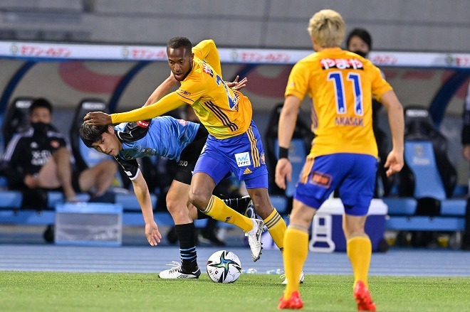 本当に大変だった 鎌田大地がドイツで感じた苦労と手応えとは 長谷部誠との関係 日独のサッカーに対する見解も明かす サッカーダイジェストweb Line News