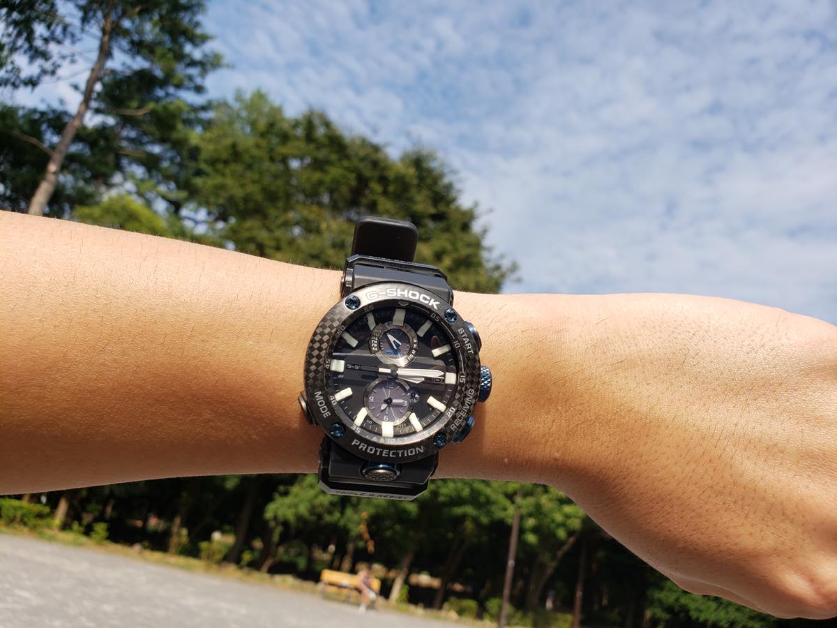 軽くてかっこよくて最高 一目惚れしたカーボン製g Shockは買って間違いなしの時計です