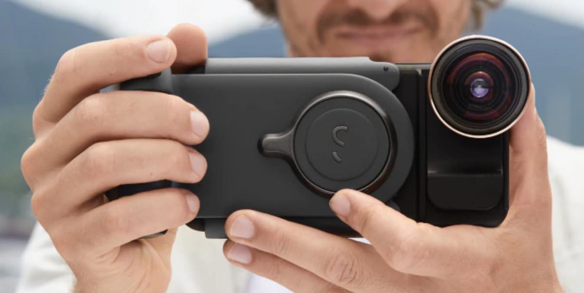 高性能なスマホのカメラをフル活用 持ち心地はまんまデジカメです Gp