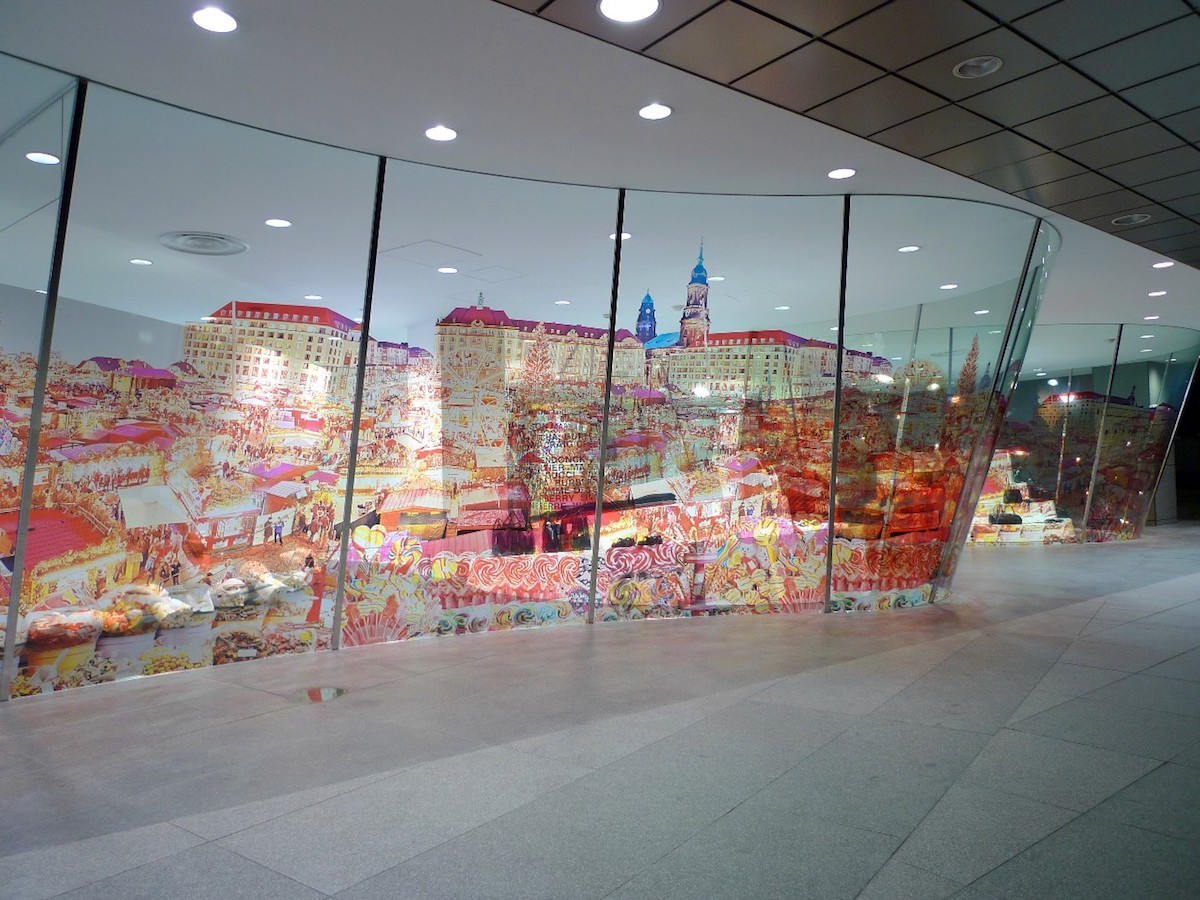 ギャルソン が グッチ バーバリー マルジェラ など9ブランドとコラボ 川久保玲がデザイン