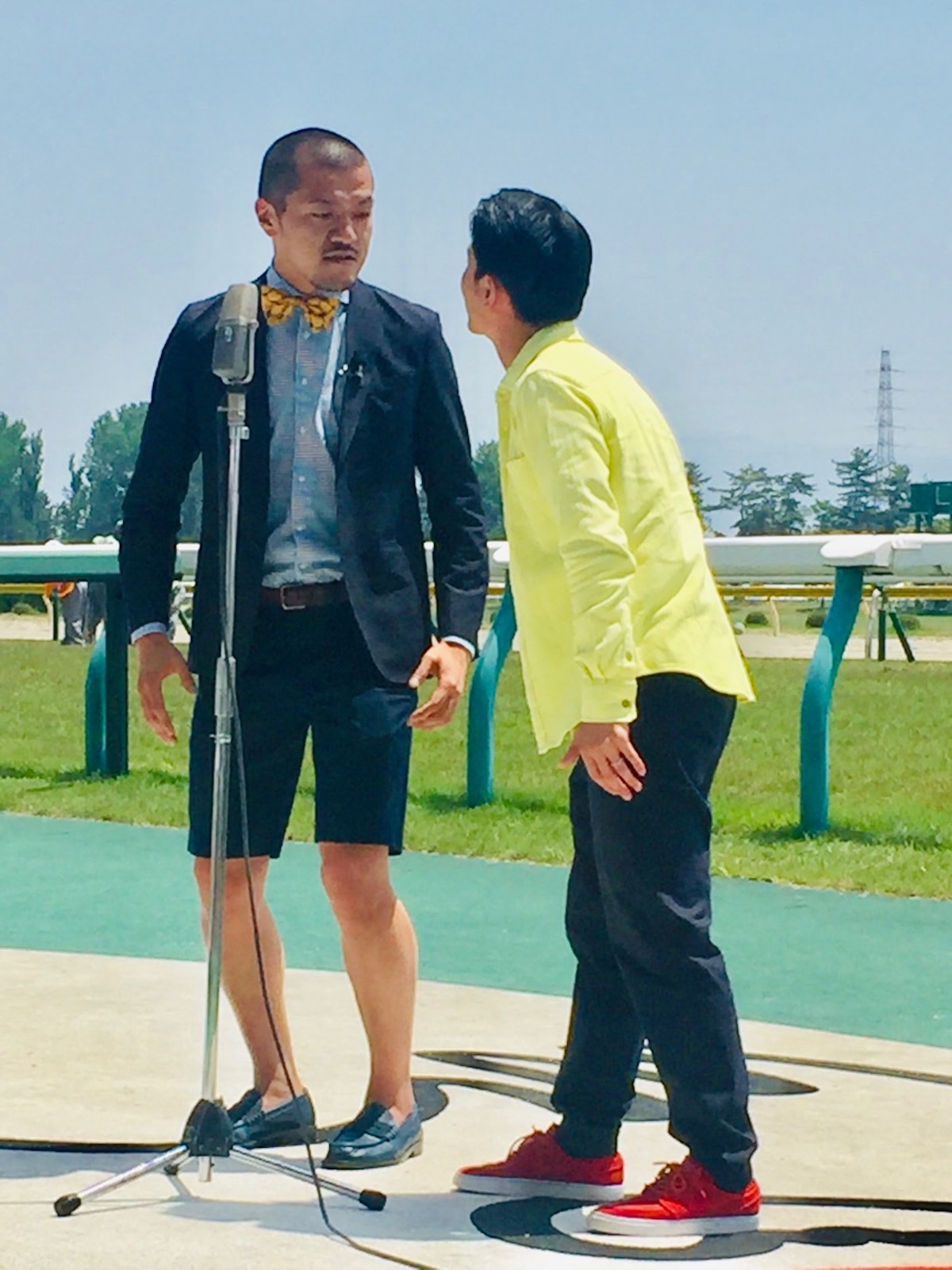 スニーカー大好き芸人カミナリがこよなく愛するブランドは