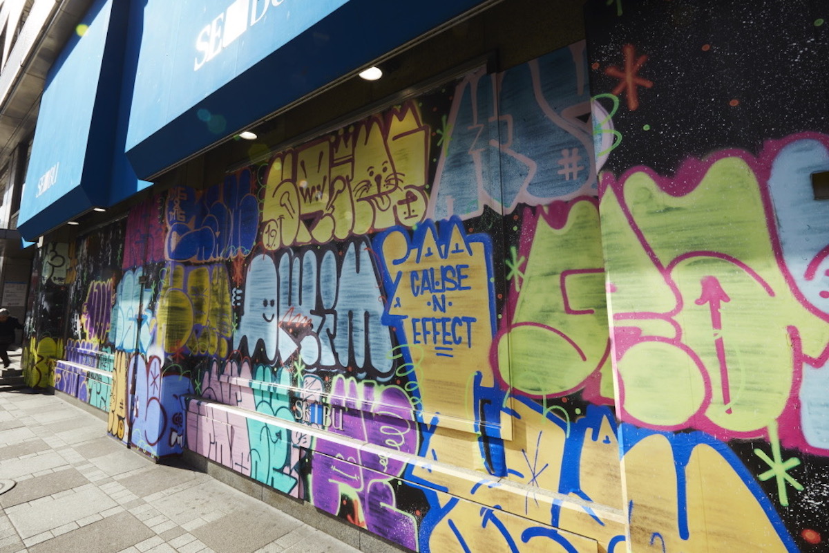 西武池袋本店に30メートルのグラフィティーアートが出現 4人のアーティストがクリスマスをテーマに Wwdjapan Line News