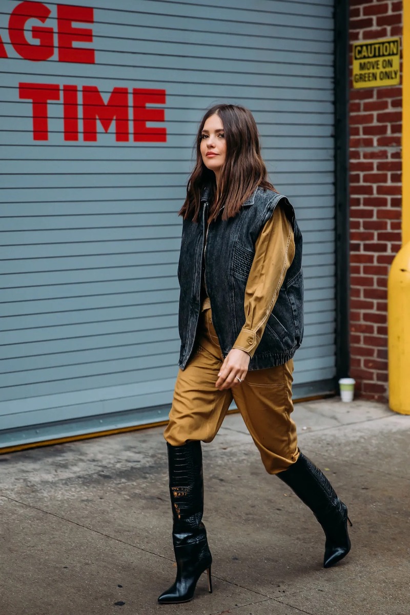 新手のブーツインはスラックスやゆる系パンツで！ 着やせと引き締め効果にも期待（WWDJAPAN）