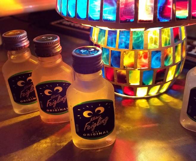 パリピの新定番リキュール コカレロ なぜ人気 ショットトレンドも インスタ映え ビジネスインサイダージャパン Line News