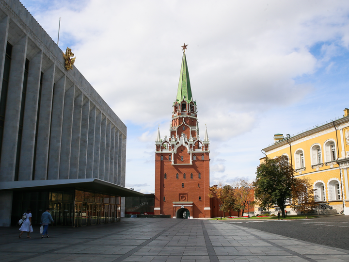 分厚い壁に守られた ロシア大統領の官邸 クレムリン に行ってみた ビジネスインサイダージャパン Line News 分厚い壁に守られた ロシア大統領の官邸 クレムリン に行ってみた ビジネスインサイダージャパン Line News
