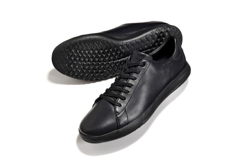 職場でもだらしなくならない 黒スニーカーの選び方とは