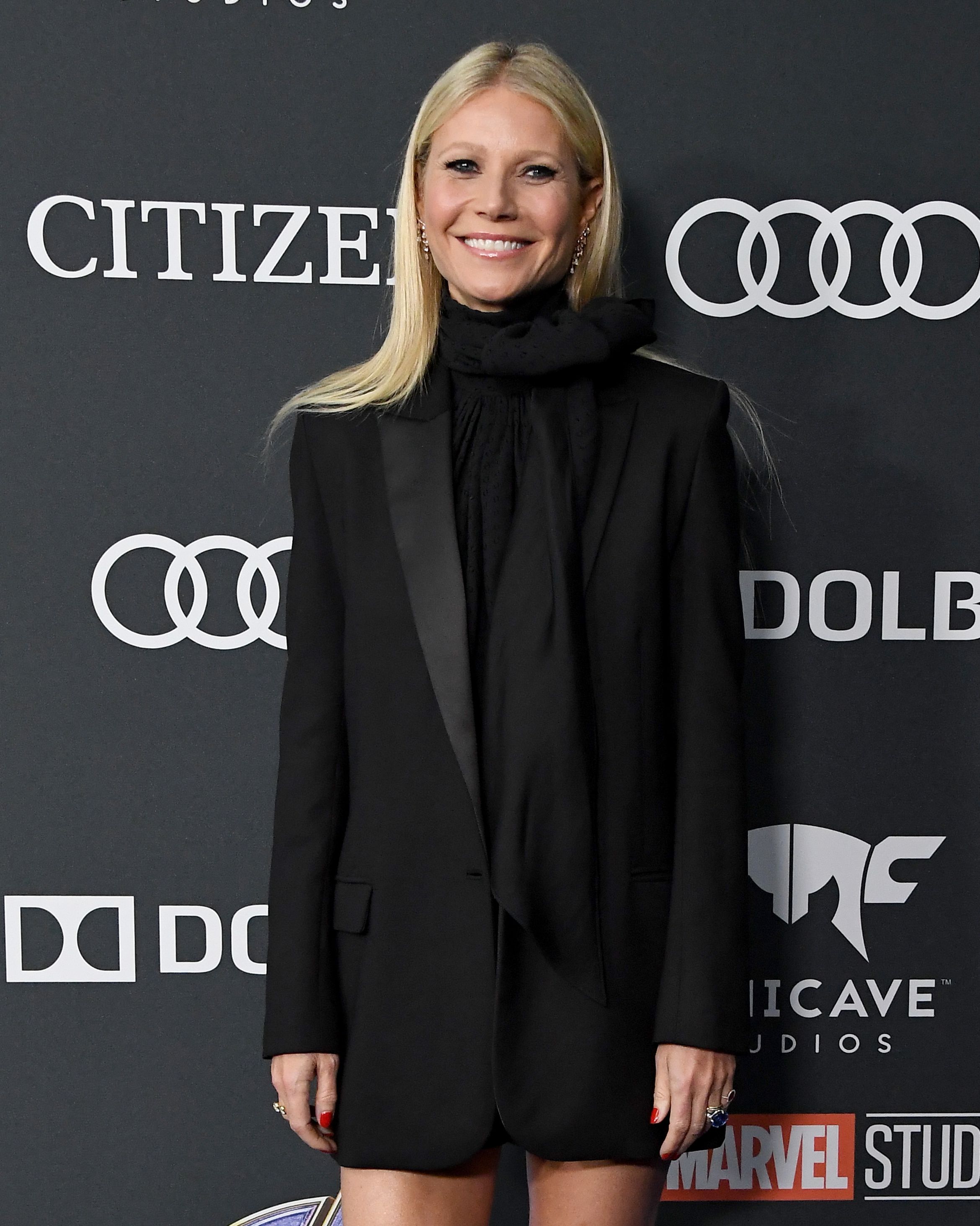 グウィネス パルトロウ 元夫の恋人ダコタ ジョンソンと意識的カップリング