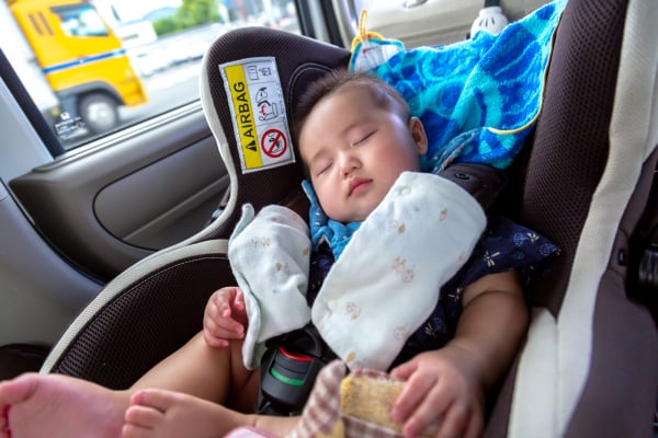子どもや赤ちゃんと車でおでかけ 車の中に常備しておくと便利なグッズを教えて ママスタ Line News 子どもや赤ちゃんと車でおでかけ 車の中に常備しておくと便利なグッズを教えて ママスタ Line News