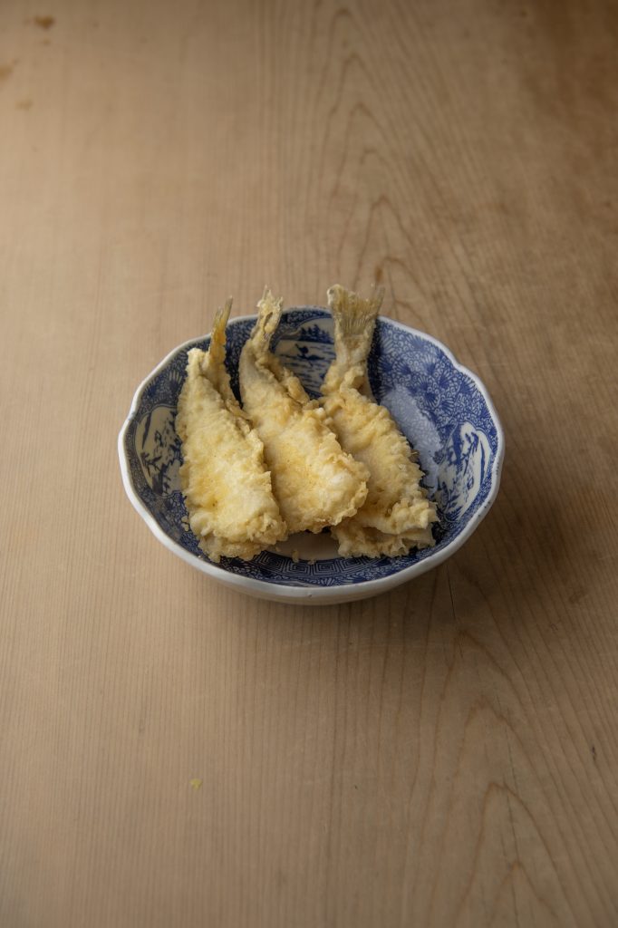 今も続く名店 衣の軽さに技が光る 名人の揚げる 天ぷら 食べログマガジン Line News