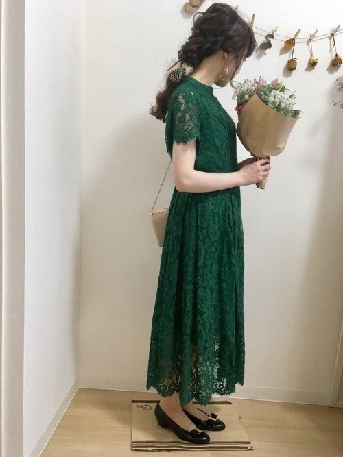 華やかに決めたい 40代にぴったりなおすすめ結婚式コーデ44選 サンキュ Line News