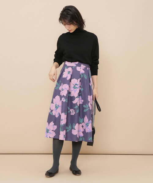 花柄でも大人っぽく 花柄フレアスカート着こなし29選