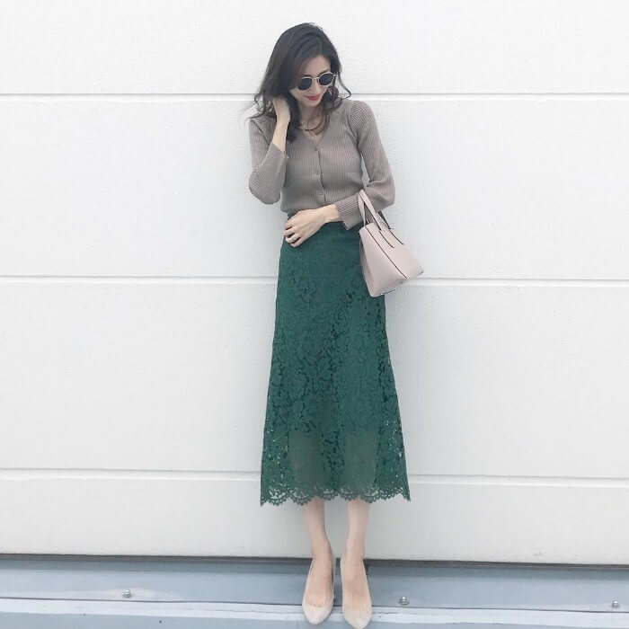 緑スカート の大人コーデを徹底解説 おしゃれな着こなし 28選