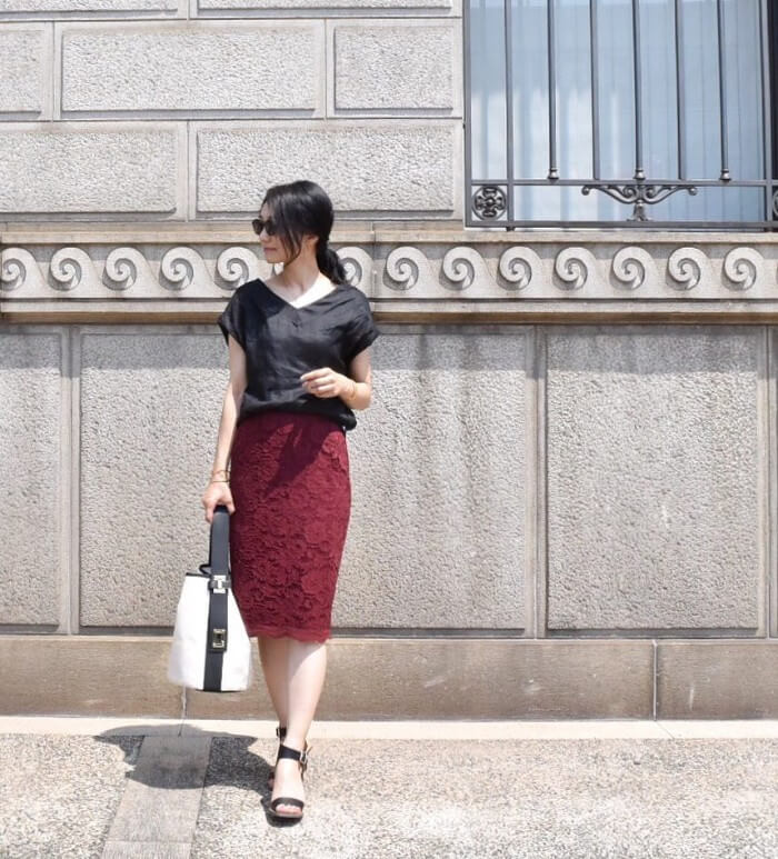 赤いスカートコーデを徹底レクチャー 合わせる色別24選