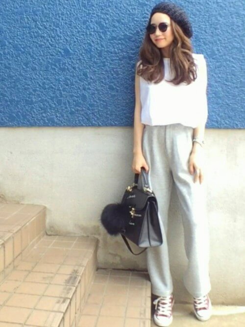 スウェットパンツコーデ レディース22選 部屋着なんて言わせない Mine スウェットパンツコーデ レディース22選 部屋着なんて言わせない Mine