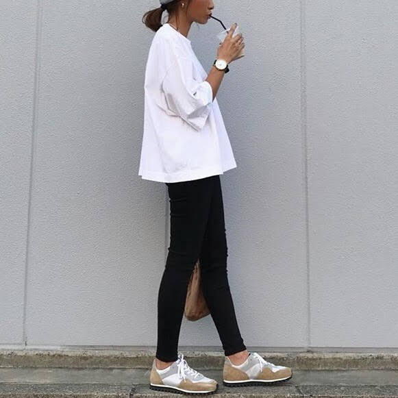 きれいめ カジュアルも簡単 ベージュスニーカー履きこなし６ Mine