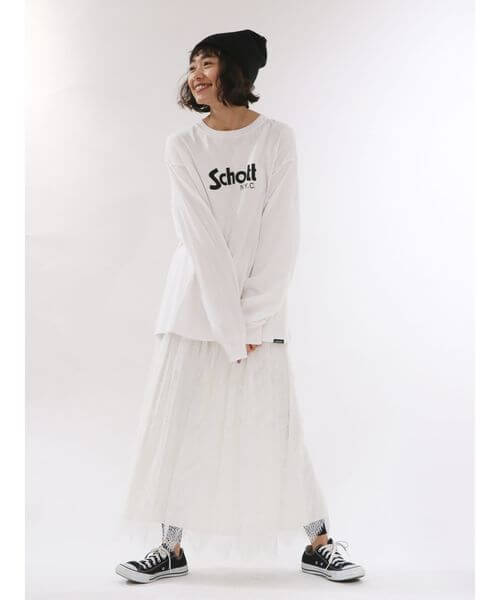 白スウェットコーデ【14選】カジュアルすぎない大人スタイル