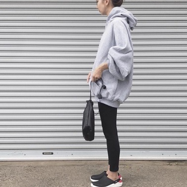 茶色パーカー コーデで作る大人女子のマルチスタイル