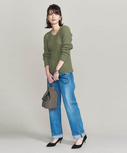 カーキニット で秋冬コーデが即こなれる スタイル見本17選