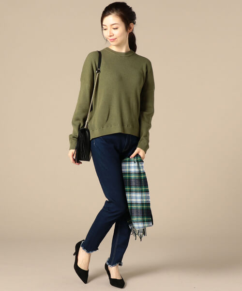 カーキニット で秋冬コーデが即こなれる スタイル見本17選