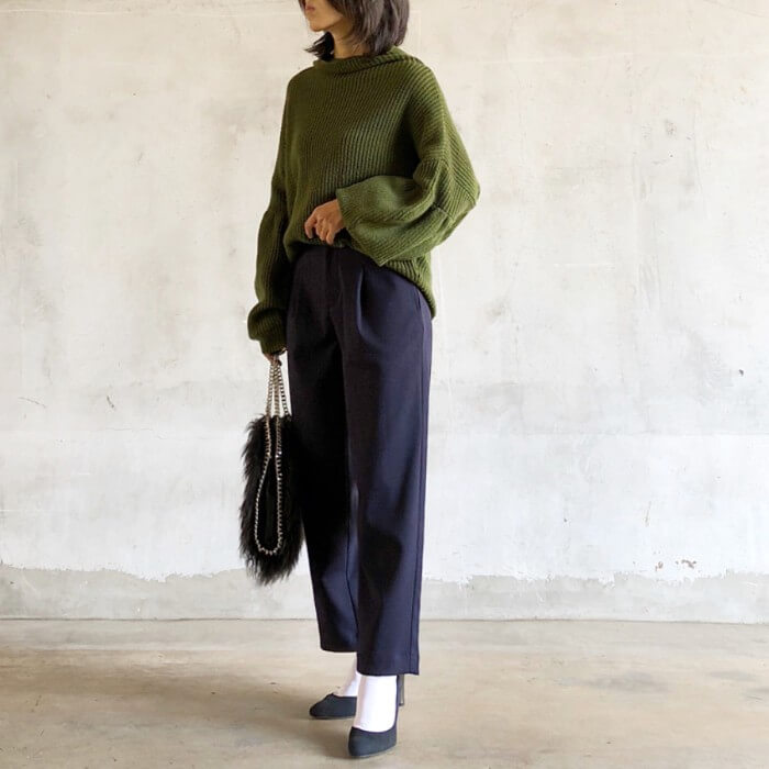 カーキニット で秋冬コーデが即こなれる スタイル見本17選