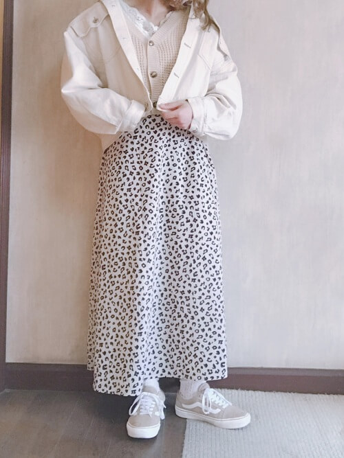 白デニムジャケットで垢抜ける 簡単おしゃれ見えコーデ16選