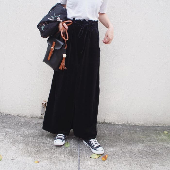 黒ワイドパンツ コーデ19選 季節ごとに見る4つのコツ Mine