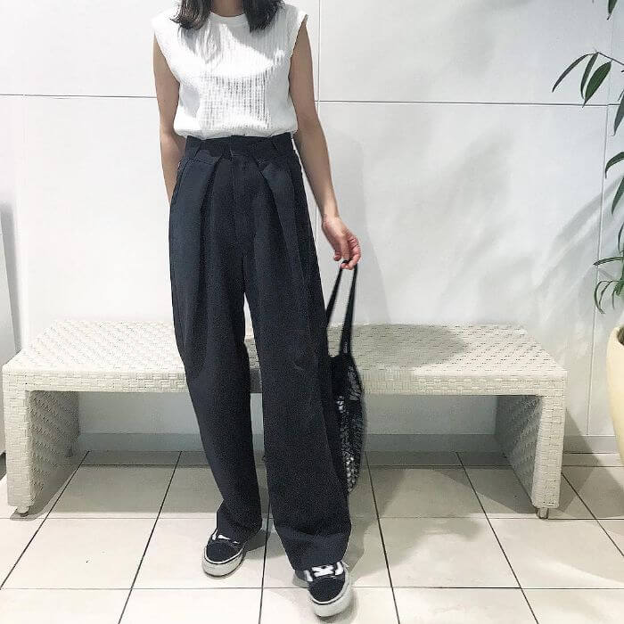 夏の 黒パンツ コーデお悩み解消 大人っぽく涼しげに着こなすコツ Mine 夏の 黒パンツ コーデお悩み解消 大人っぽく涼しげに着こなすコツ Mine
