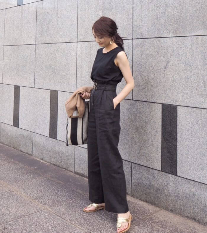 夏の 黒パンツ コーデお悩み解消 大人っぽく涼しげに着こなすコツ