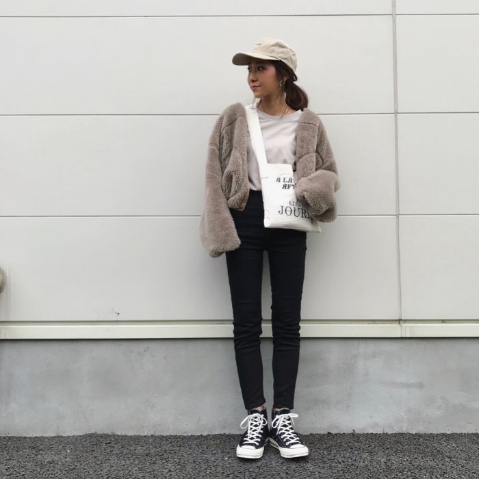 キャップを大人に仕上げるには 色別 レディース秋冬コーデ24選 Mine