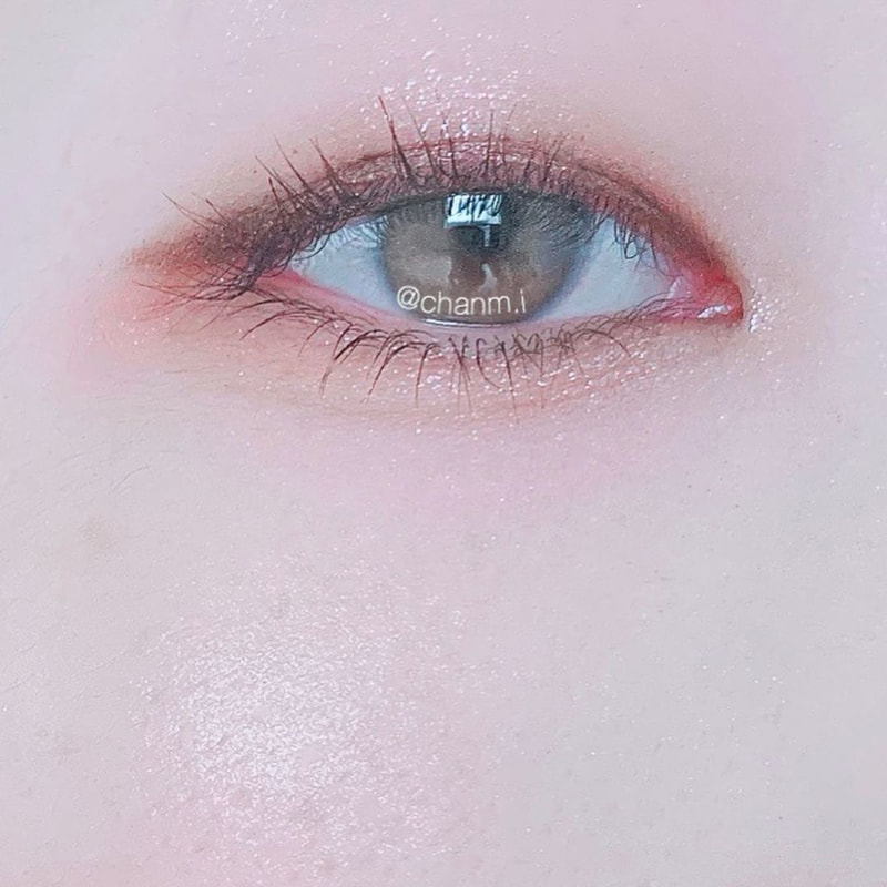 グリッターメイク がキテる 普段使いもokな大人可愛いメイクのやり方 Mine