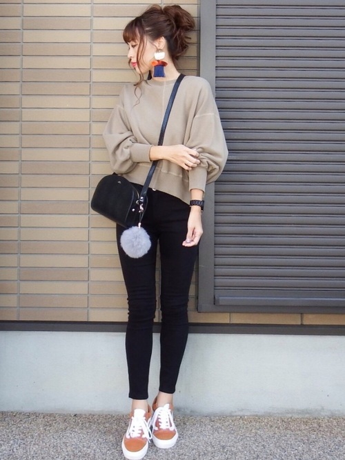 今やっちゃダメ 黒スキニー 時代遅れ みっともない 可能性ありなコーデ
