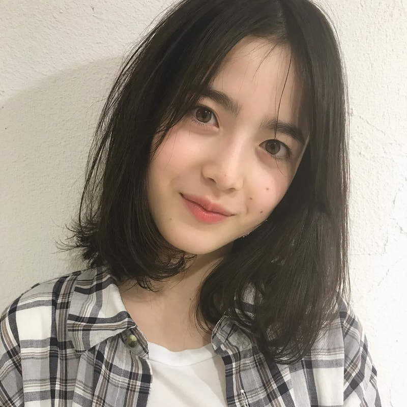 ミディアムボブ 前髪なし で色っぽさ こなれ感をget 簡単アレンジもご紹介 Mine