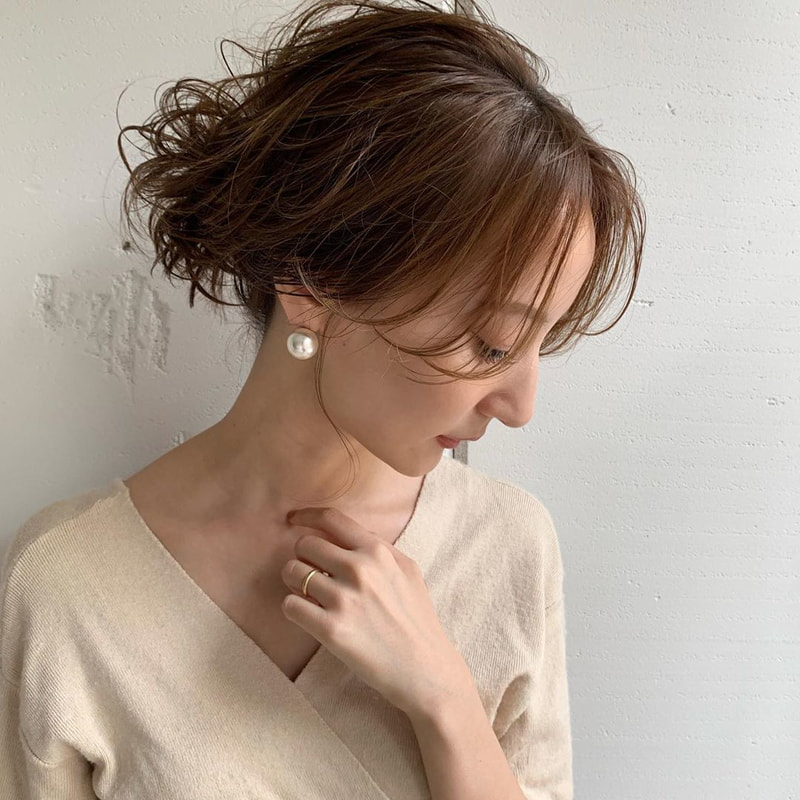 小顔に見える髪型アレンジ集 簡単な3つのコツをおさえて美人度up Mine