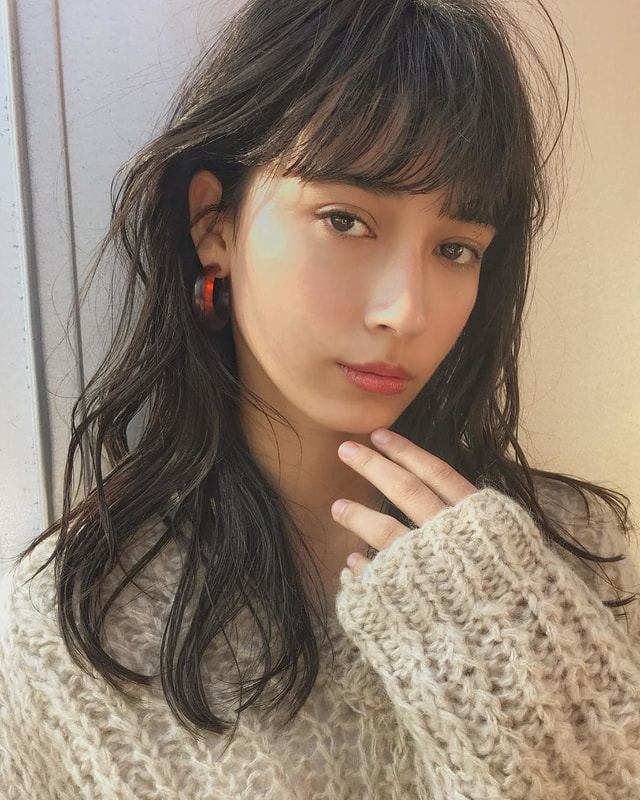 ロングヘアは前髪が重要 短め 長め 顔型別 前髪アレンジで印象チェンジ Mine Line News